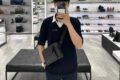 Túi đeo chéo nam đang được ưa chuộng có gì đặc biệt