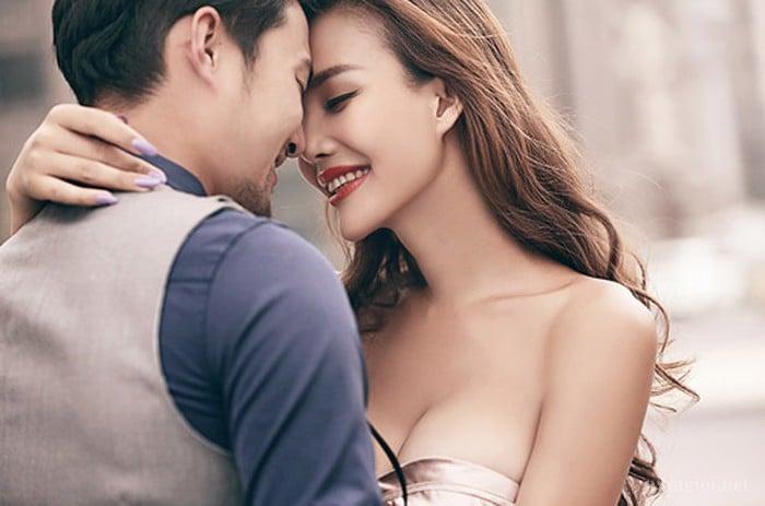 10 Dấu hiệu cho thấy cô ấy thích bạn thật lòng - Nhận diện tình cảm chân thật